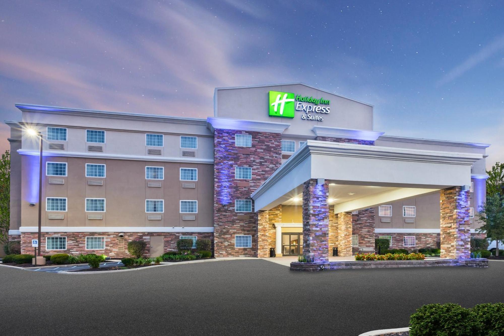 Holiday Inn Express & Suites Carmel North - Westfield By Ihg Exterior photo