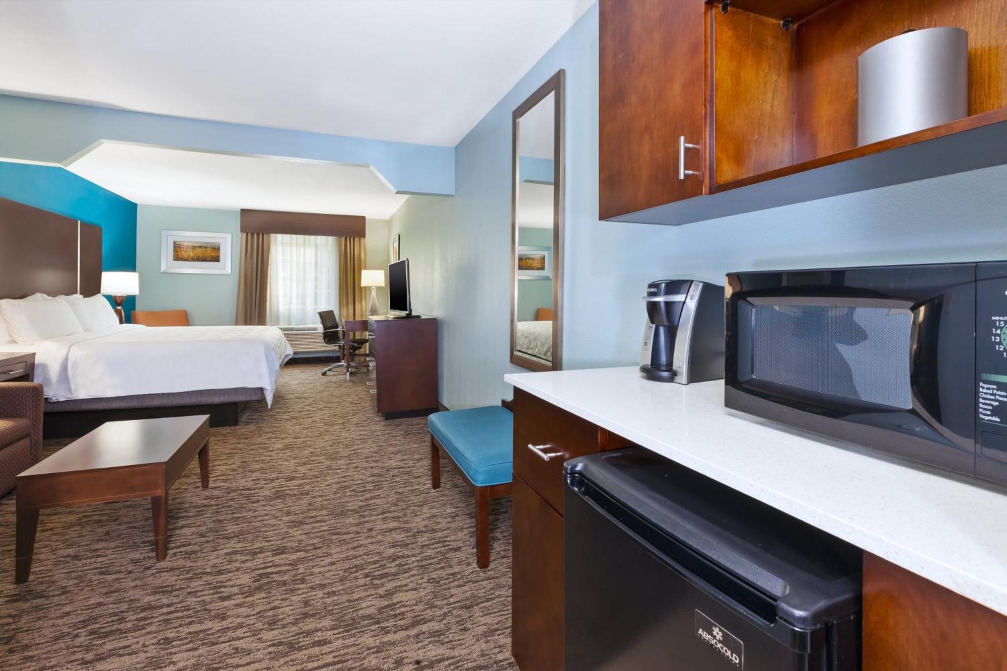 Holiday Inn Express & Suites Carmel North - Westfield By Ihg Exterior photo