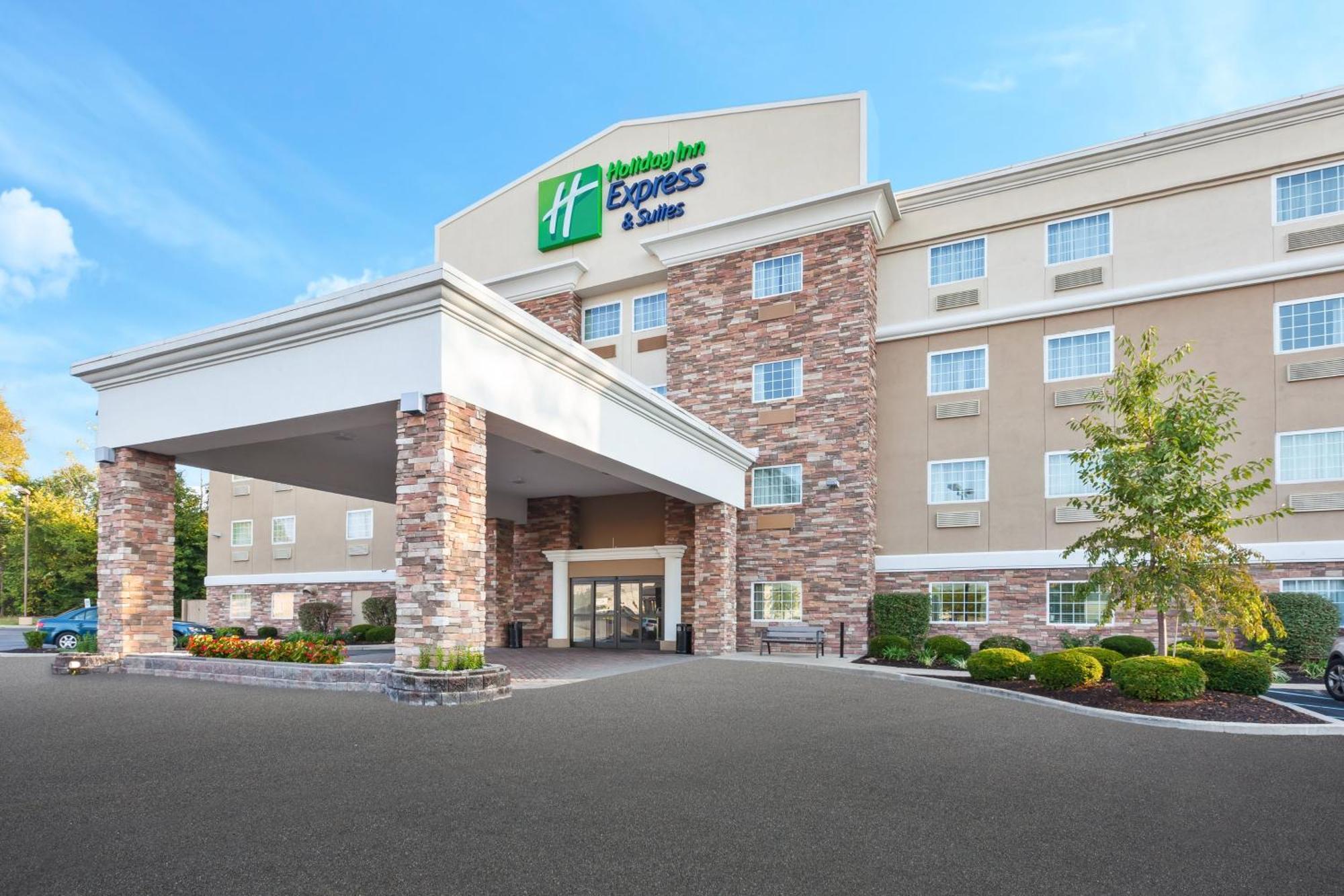 Holiday Inn Express & Suites Carmel North - Westfield By Ihg Exterior photo