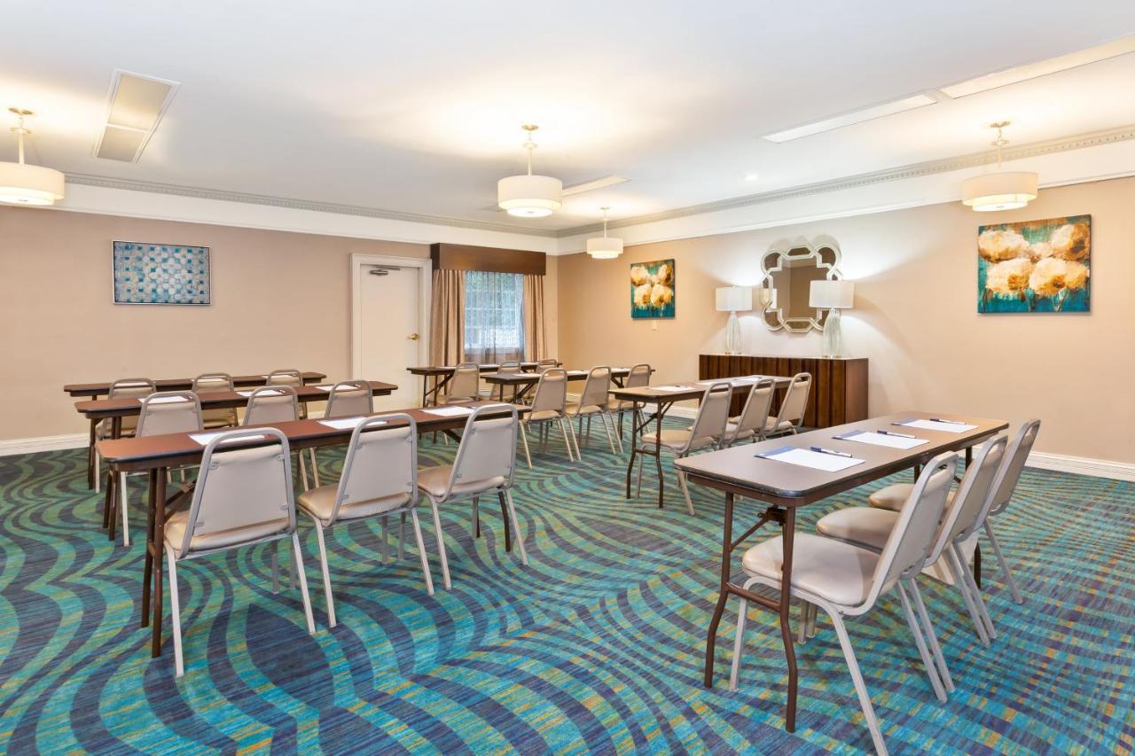 Holiday Inn Express & Suites Carmel North - Westfield By Ihg Exterior photo